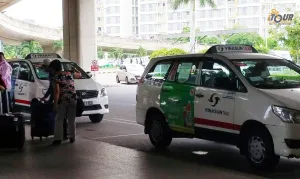 traveling-around-ho-chi-minh-by-taxi
